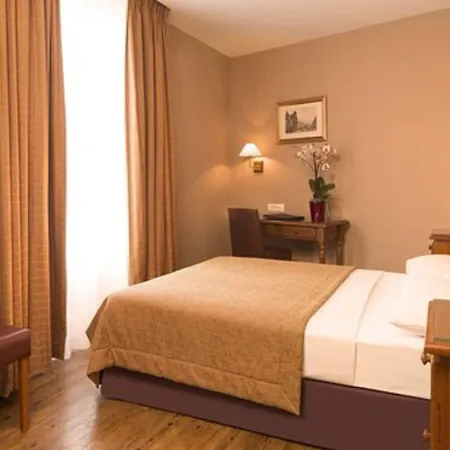 Central Hotel Paris