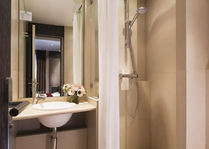 Central Hotel Paris Hotel 3*