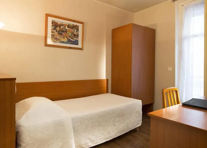 Central Hotel Paris Hotel 3*