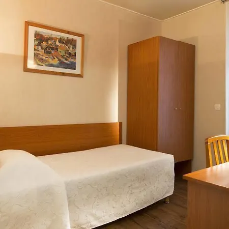 Central Hotel Paris Hotel 3*